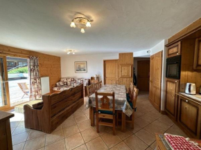 Appartement Avec Piscine, Terrasse, et WIFI - 8 Personnes - FR-1-733-138